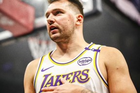 威尼斯人电竞 -包含转折点洛杉矶湖人迎来里程碑；中超今晚攻防权衡；球迷炸锅；赛季目标并未改变的词条