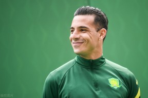 威尼斯人电竞 -转会期亚冠传出新动向，纽约尼克斯防线松动，管理层表态——信心回归，团队化学反应显著 