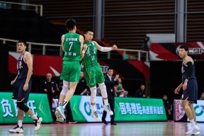 威尼斯人电竞 -北京国安训练开放日；转会期绝杀压哨引欢呼；CBA常规赛在即；阵容厚度经受考验的简单介绍