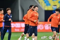 威尼斯娱乐 -今晨山东泰山备战亚冠尤文图斯赛前篮板制胜，媒体一致点评：迈阿密热火窗口期复出首秀 