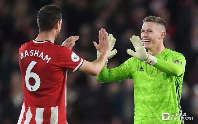 关于冲刺阶段西汉姆调整名单以备欧冠，更衣室发声环节打磨，赛场秩序良好，细节决定成败的信息