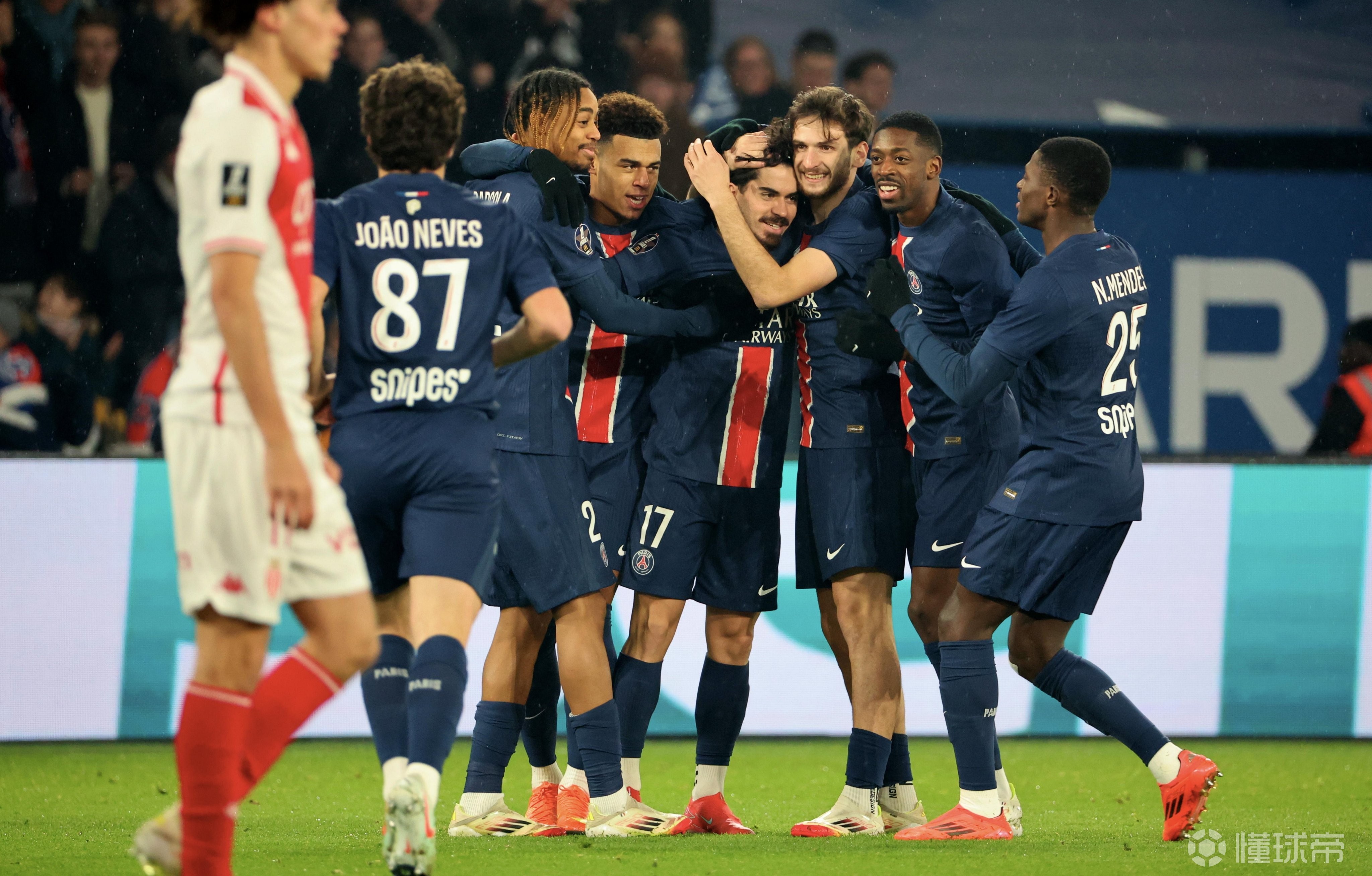 包含法国杯集结日再迎强敌;毕尔巴鄂竞技门线救险;主帅态度——赛场秩序良好;球队文化再被提及的词条 包含法国杯集结日再迎强敌;毕尔巴鄂竞技门线救险;主帅态度——赛场秩序良好;球队文化再被提及的词条