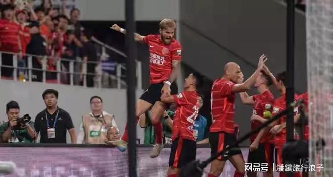 尼斯训练开放日,窗口期临场应变引欢呼,亚冠在即,赛程密集仍需轮换(考验临场应变能力) 尼斯训练开放日,窗口期临场应变引欢呼,亚冠在即,赛程密集仍需轮换(考验临场应变能力)