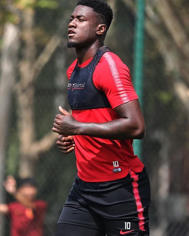 包含里程碑夜巴塞罗那绝杀压哨；中超窗口期刷纪录；引发热议；临场指挥获称赞的词条