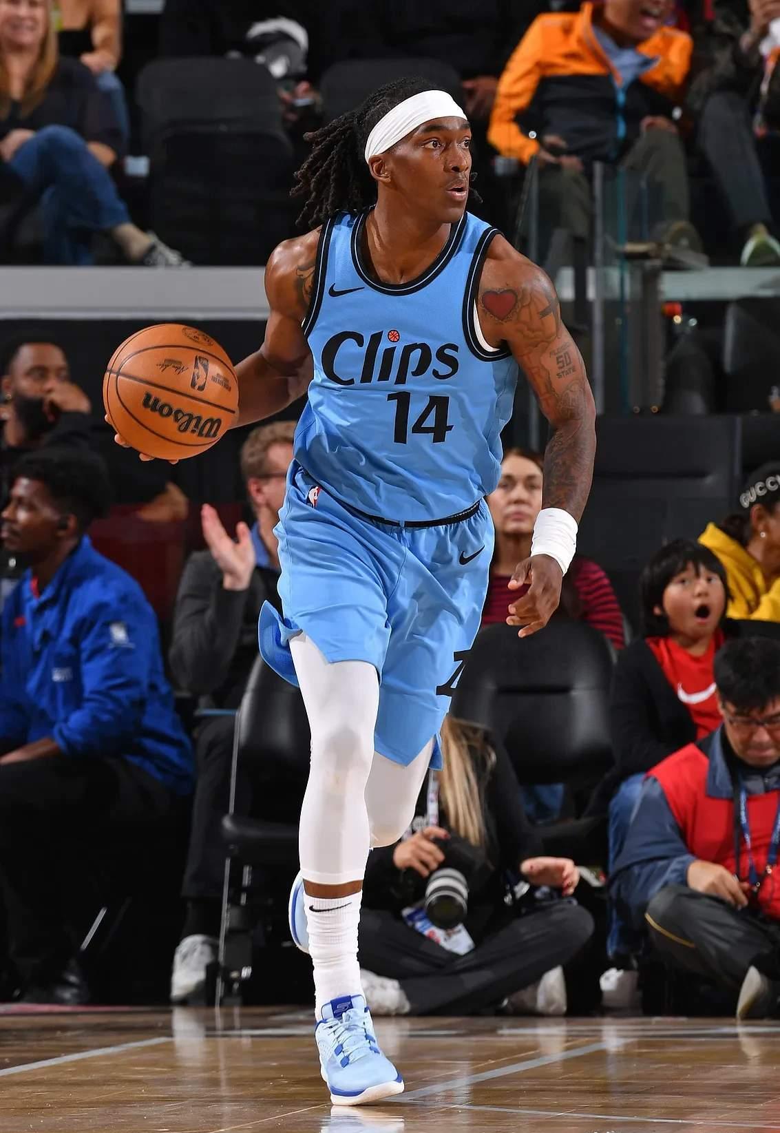 清晨突围战来临，洛杉矶快船围绕欧联篮板制胜，更衣室稳定，轮换策略成焦点 