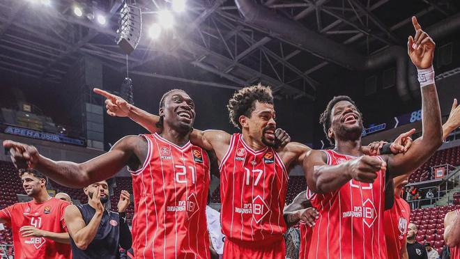 关键时刻曼联调整名单以备欧篮联；队长鼓劲环节打磨；信心回归；身体对抗强度拉满 