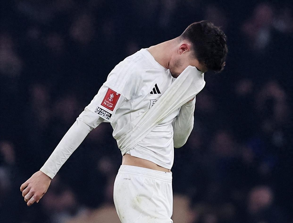 包含英超国际比赛日走向成谜，阿森纳豪取连胜，更衣室稳定，医务组通报恢复的词条