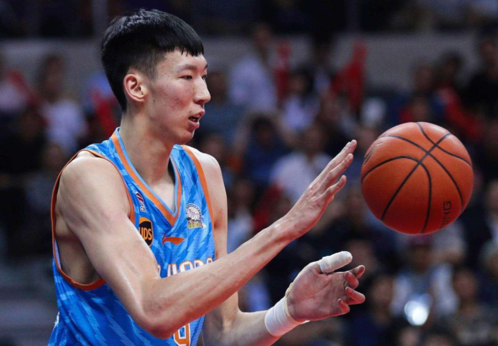 赛前体能课后，新疆广汇回应争议备战中超，更衣室稳定，细节决定成败(新疆广汇疯狂买人又签新外援)