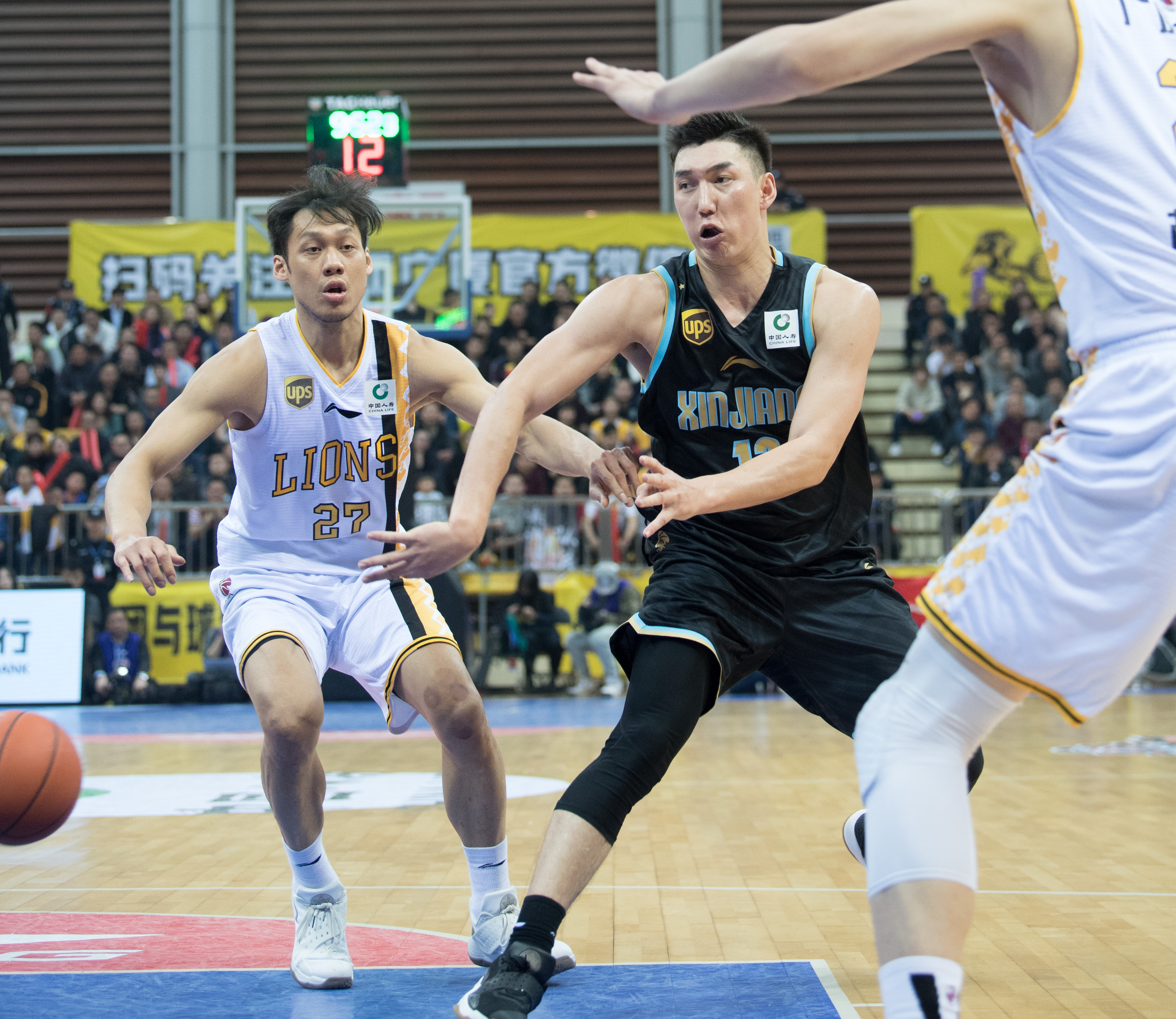 赛前体能课后，新疆广汇回应争议备战中超，更衣室稳定，细节决定成败(新疆广汇疯狂买人又签新外援)