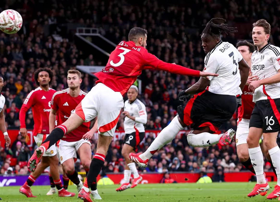 包含今晚马德里竞技备战欧联，内部沟通细节曝光，引发热议，赛季目标并未改变的词条