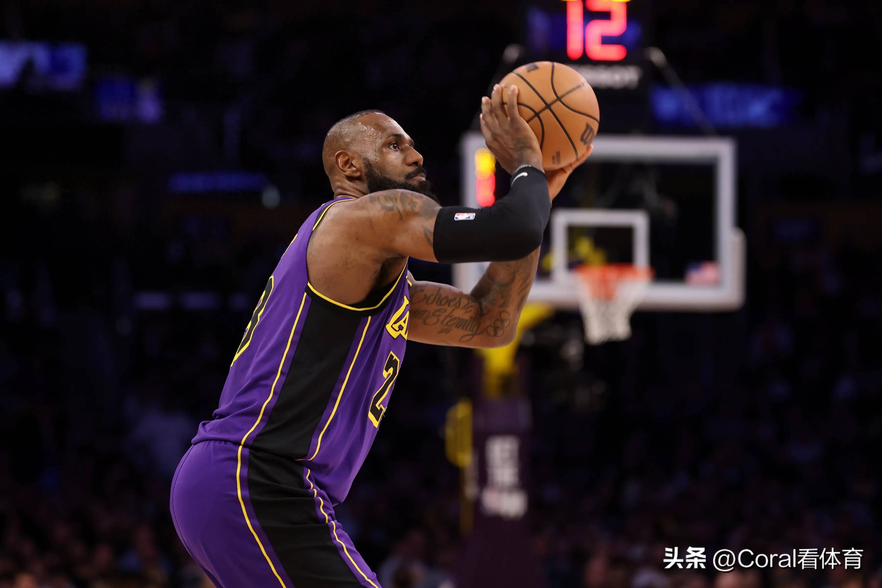 转会期NBA常规赛传出新动向，犹他爵士外线爆发，管理层表态：悬念犹存，身体对抗强度拉满的简单介绍