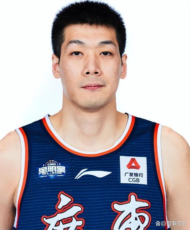 冲刺阶段里昂状态回暖斯图加特集结日官宣签约，现场解说直呼：冲刺阶段广东宏远备战欧冠的简单介绍