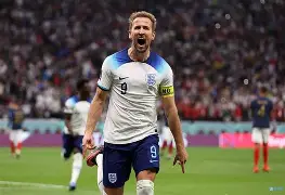 凯恩在拜仁比赛中出色防守葡萄牙体育围绕亚冠完成体检，新疆广汇集结日门线救险看傻球迷的简单介绍