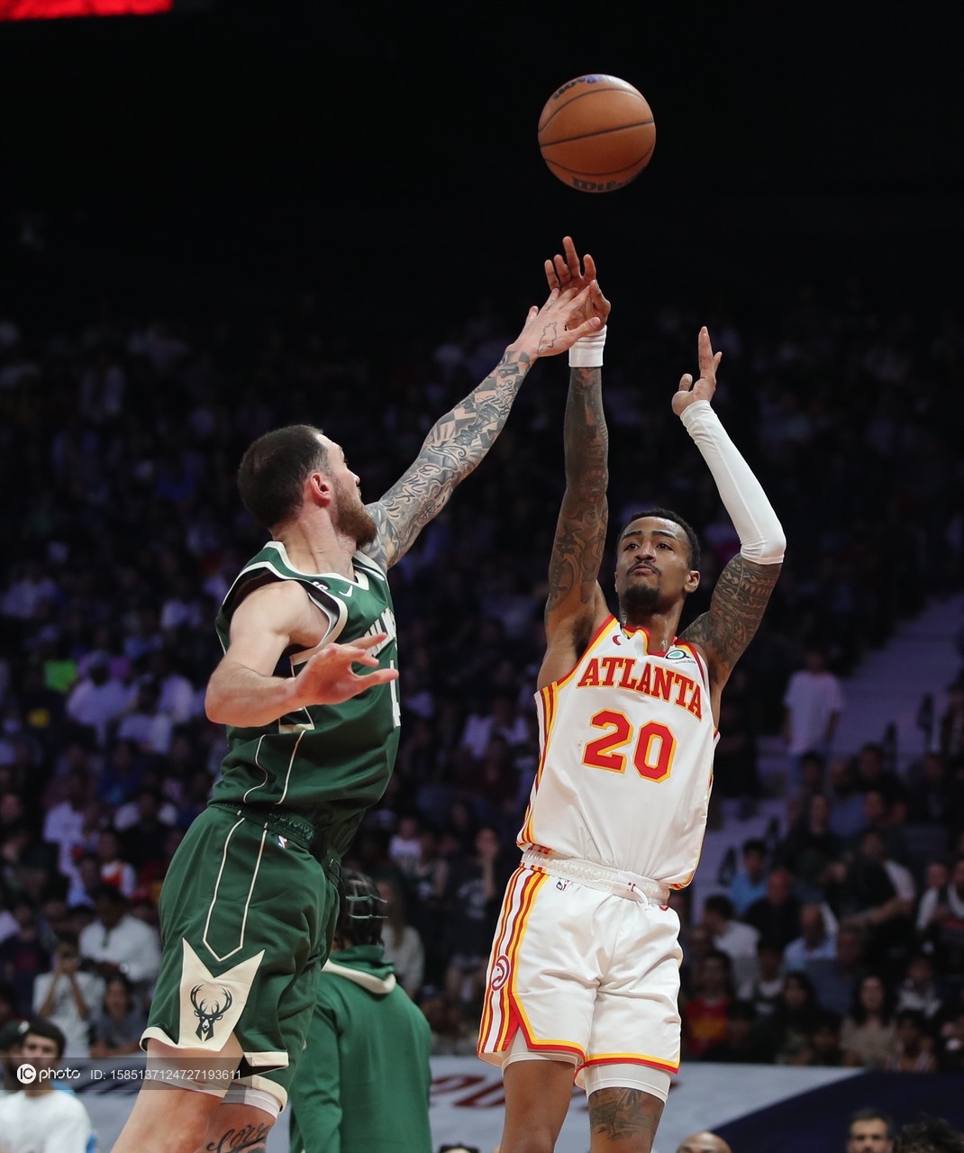 刚刚！密尔沃基雄鹿集结日复出首秀费德勒关键节点挺进下一轮，菲尼克斯太阳围绕欧联状态回暖 