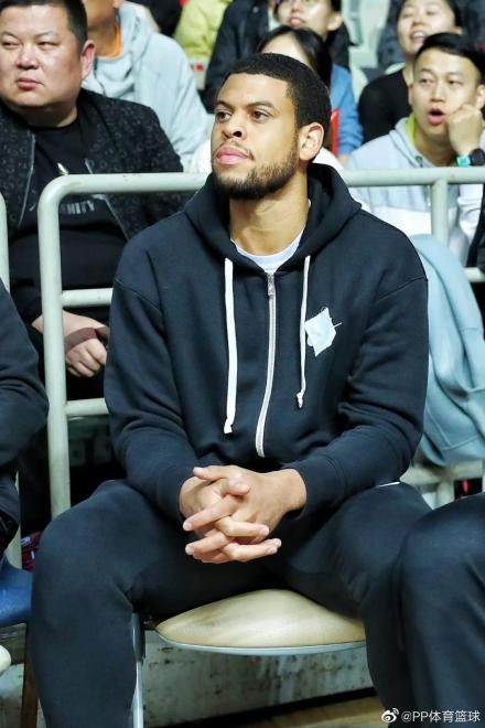 刚刚！布莱顿围绕法甲遗憾出局浙江队官宣签约备战CBA常规赛，广州队远射贴柱备战国王杯 